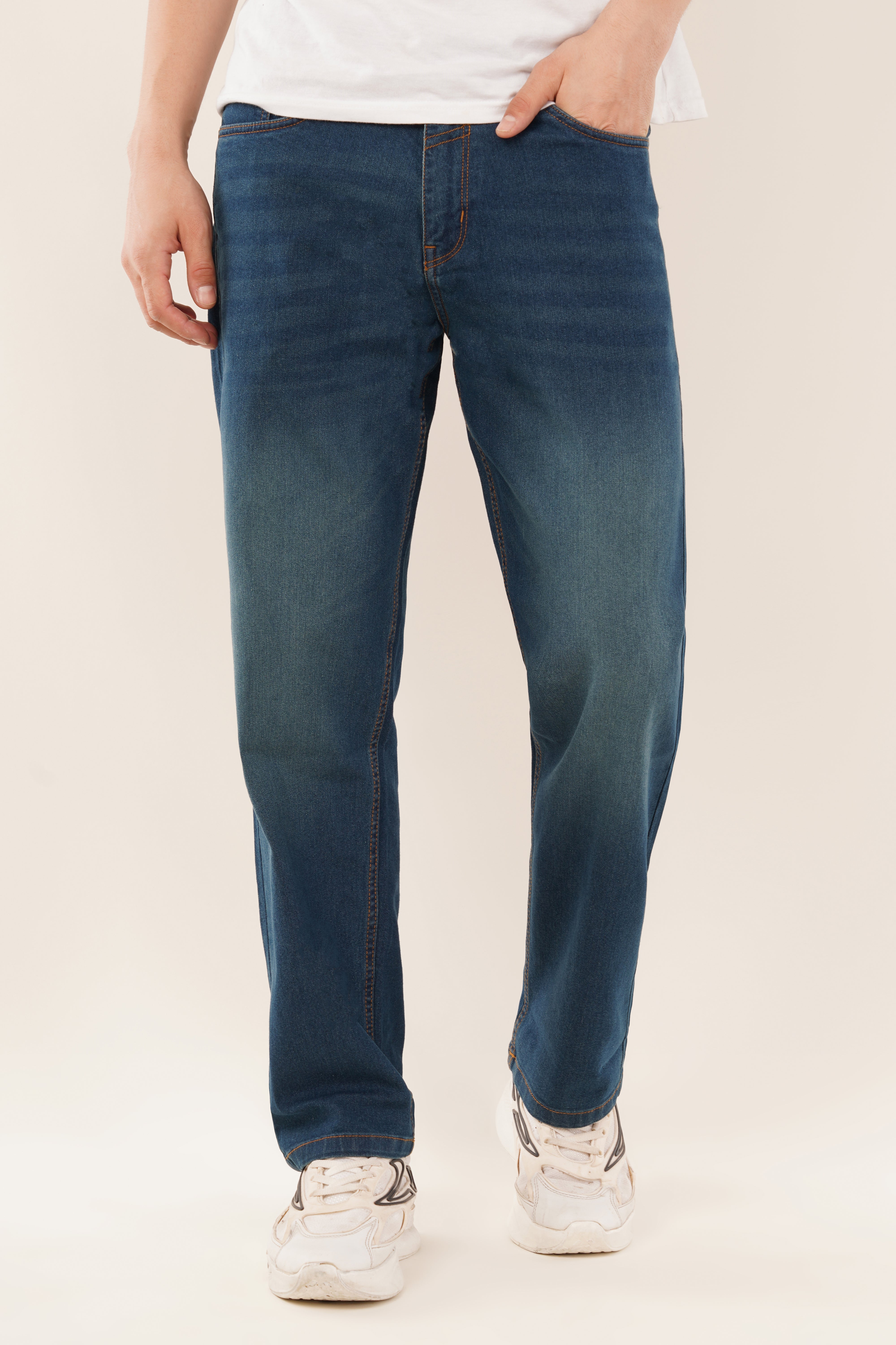 Straight-Fit Jeans- Mid Blue